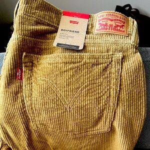 Brand new with tags Levi’s Boyfriend Corduory